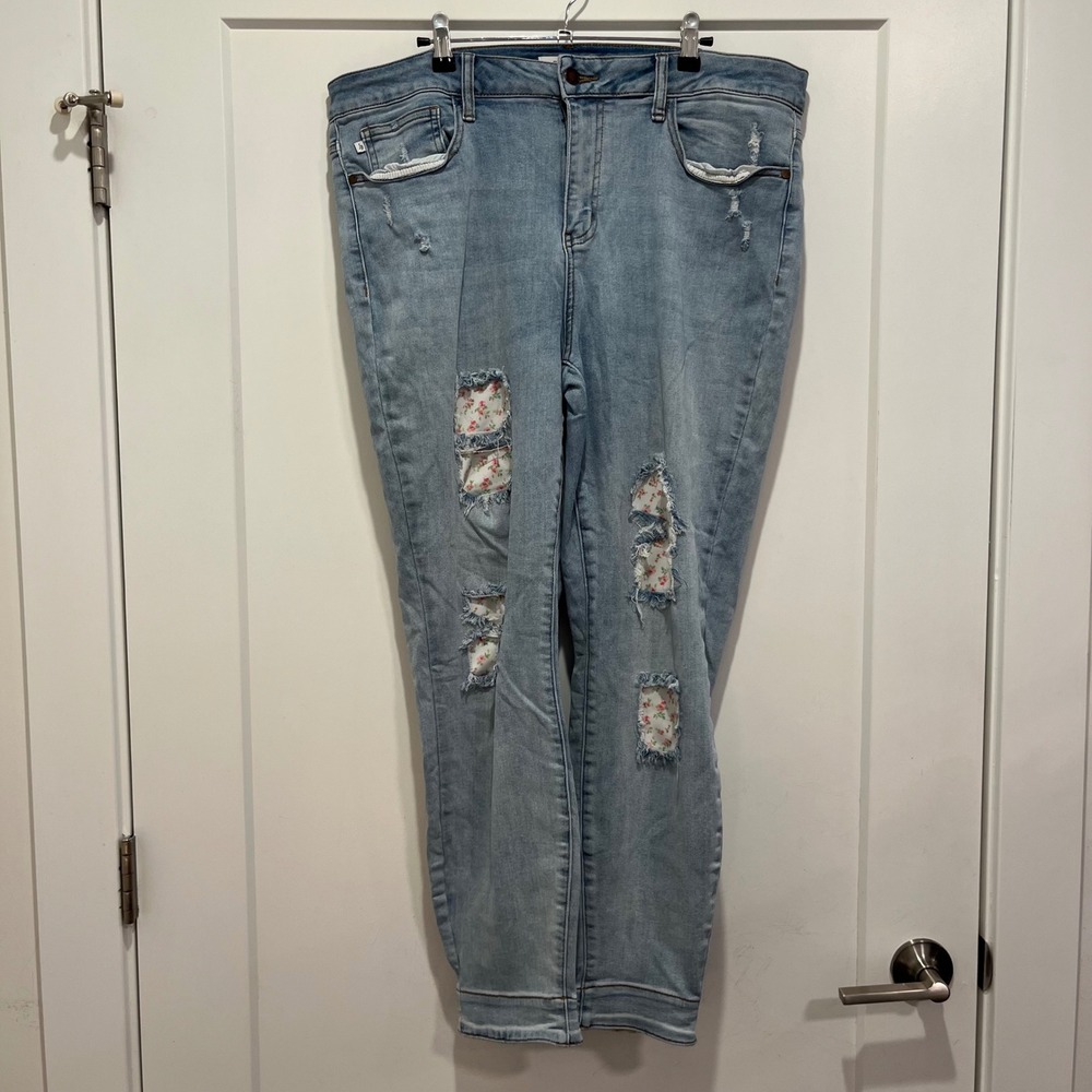 Judy Blue Skinny Fit Jeans 18W Light Wash Floral Patch Distressed 4252
